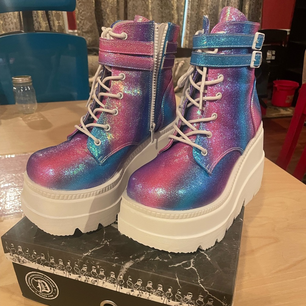 Demonia Shaker-52 iridescent purple size 9